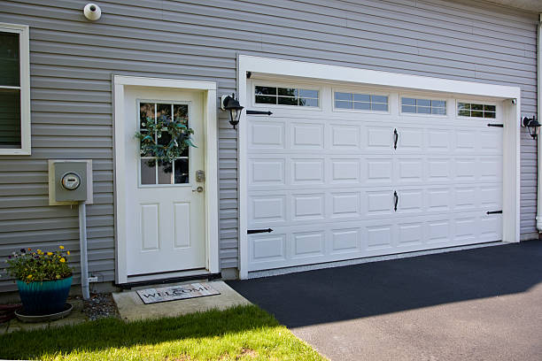 24/7 Emergency Garage Door Panel Replacement experts in Flandreau, SD